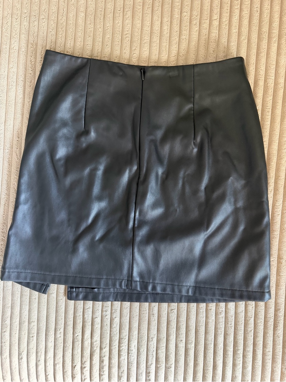 Top Shop Ruched Faux Leather Mini Skirt - Picture 2 of 3